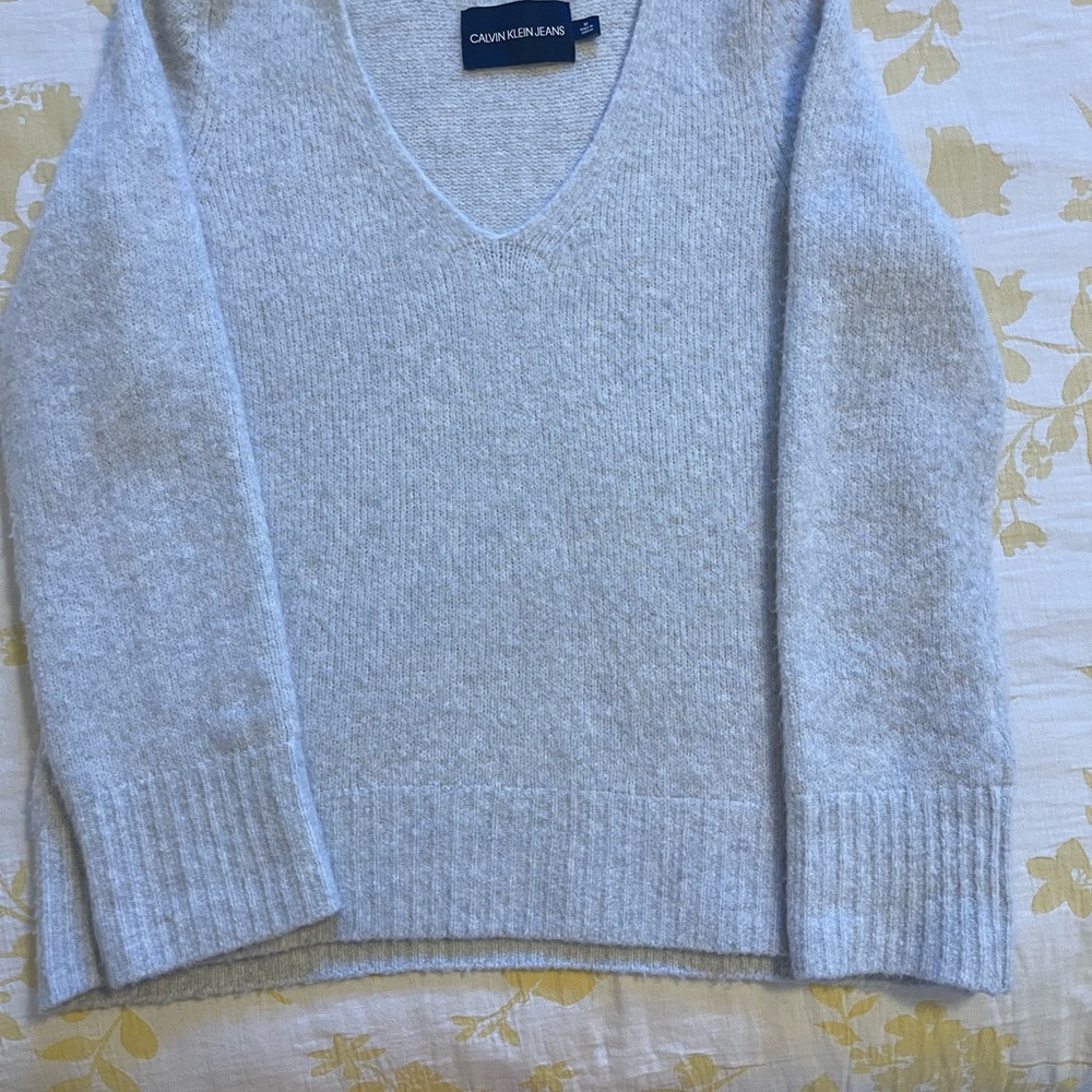 Calvin Klein Jeans V-Neck Gray Sweater Relaxed Fit